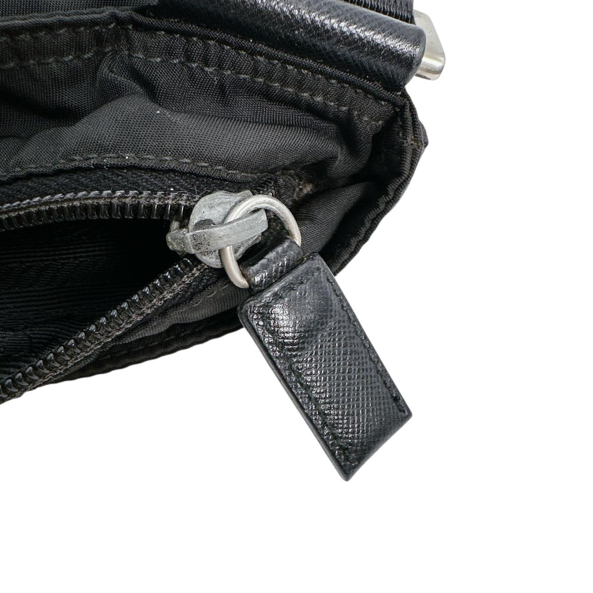 プラダ PRADA ショルダーバッグ
クロスボディバッグ 軽量 斜め掛け ナイロン ブラック 【SS】
【中古】