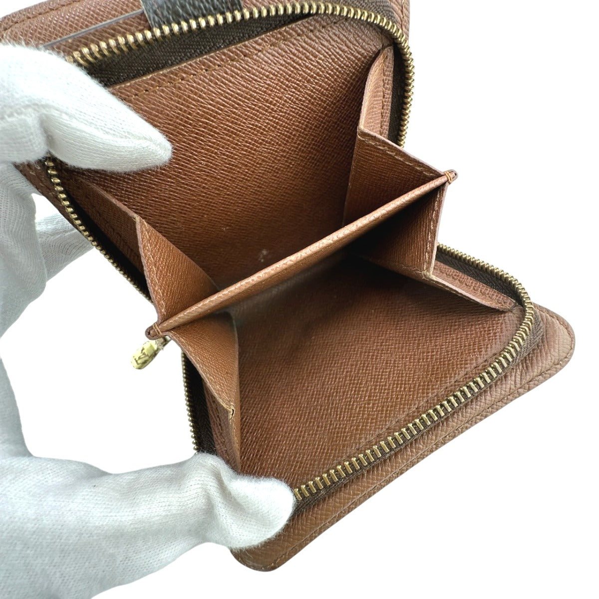 ルイヴィトン LOUIS VUITTON 二つ折り財布
カード用ポケットファスナー付 モノグラム コンパクトジップ モノグラムキャンバス M61667 ブラウン LV
【SS】
【中古】