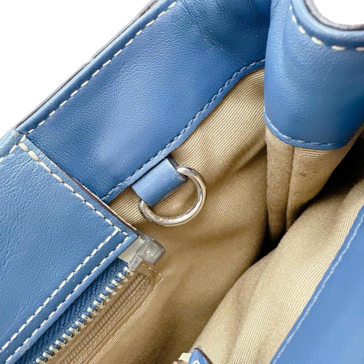 コーチ COACH トートバッグ
ハンドバッグ キャリーオール ペブル レザー E0982-F13087 ブルー 【SS】
【中古】