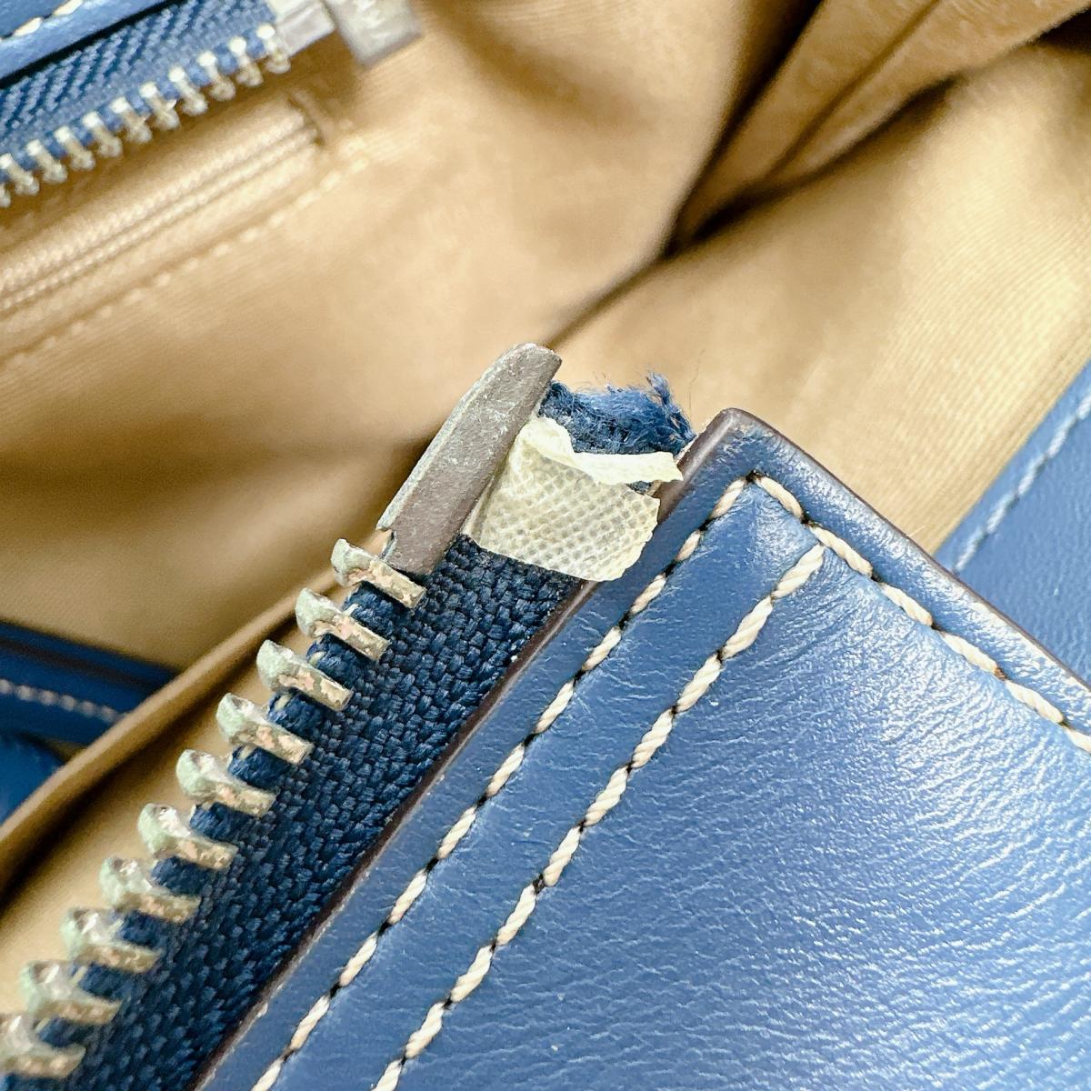 コーチ COACH トートバッグ
ハンドバッグ キャリーオール ペブル レザー E0982-F13087 ブルー 【SS】
【中古】