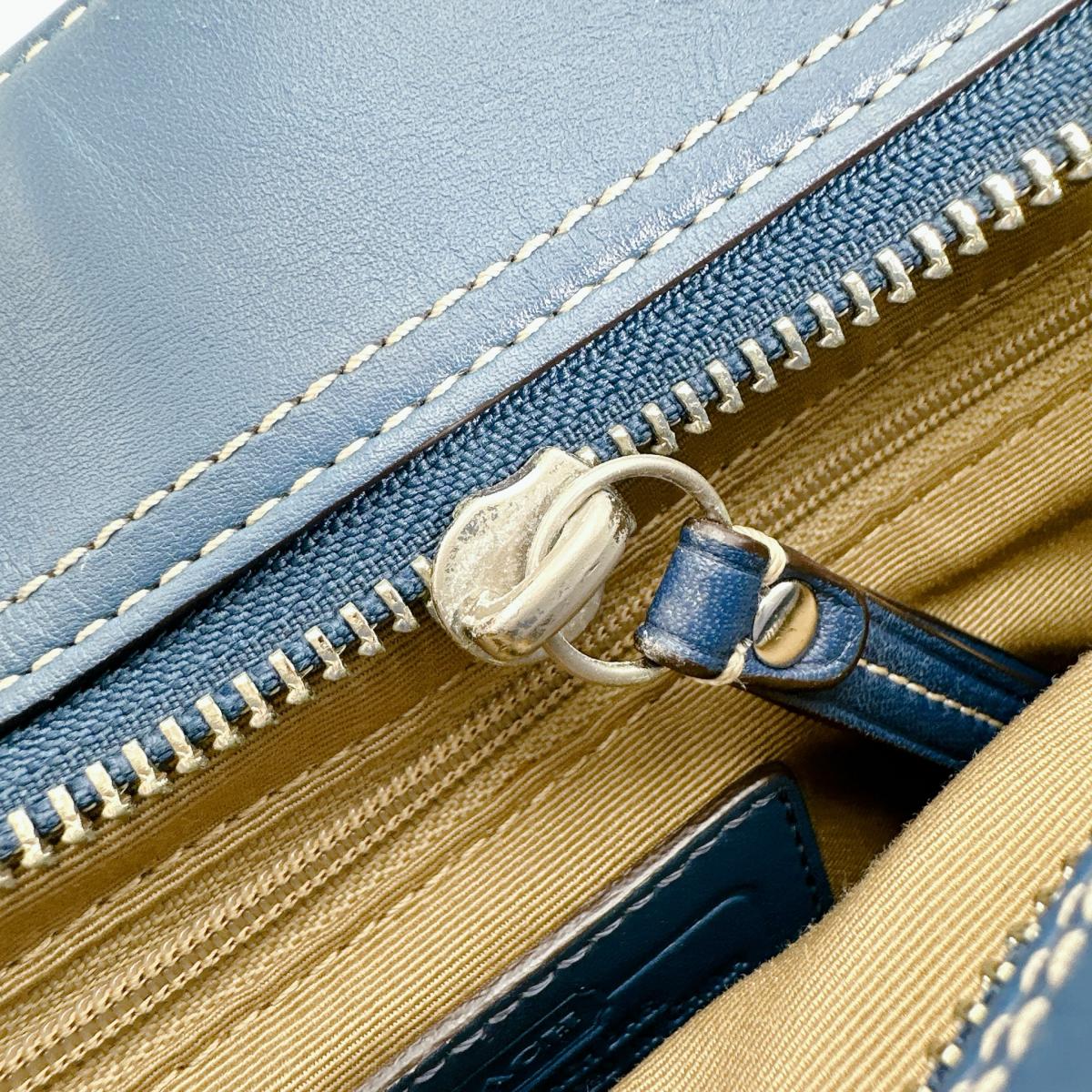 コーチ COACH トートバッグ
ハンドバッグ キャリーオール ペブル レザー E0982-F13087 ブルー 【SS】
【中古】