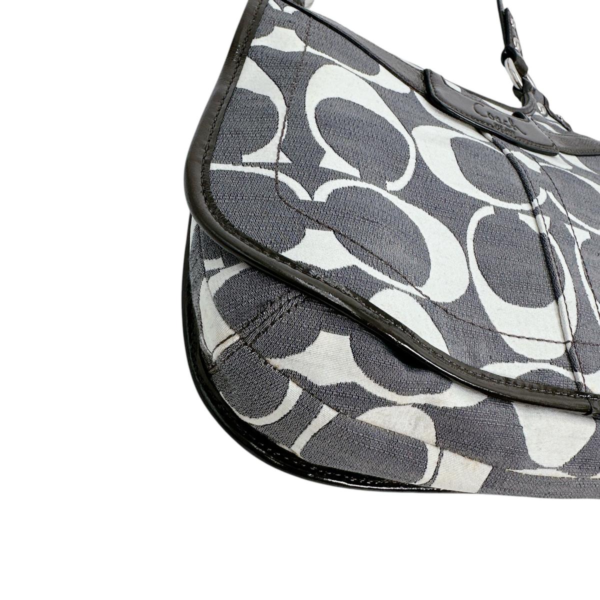コーチ COACH ショルダーバッグ
ショルダーバッグ シグネクチャー 斜め掛け キャンバス 10869-13292 グレー 【SS】
【中古】