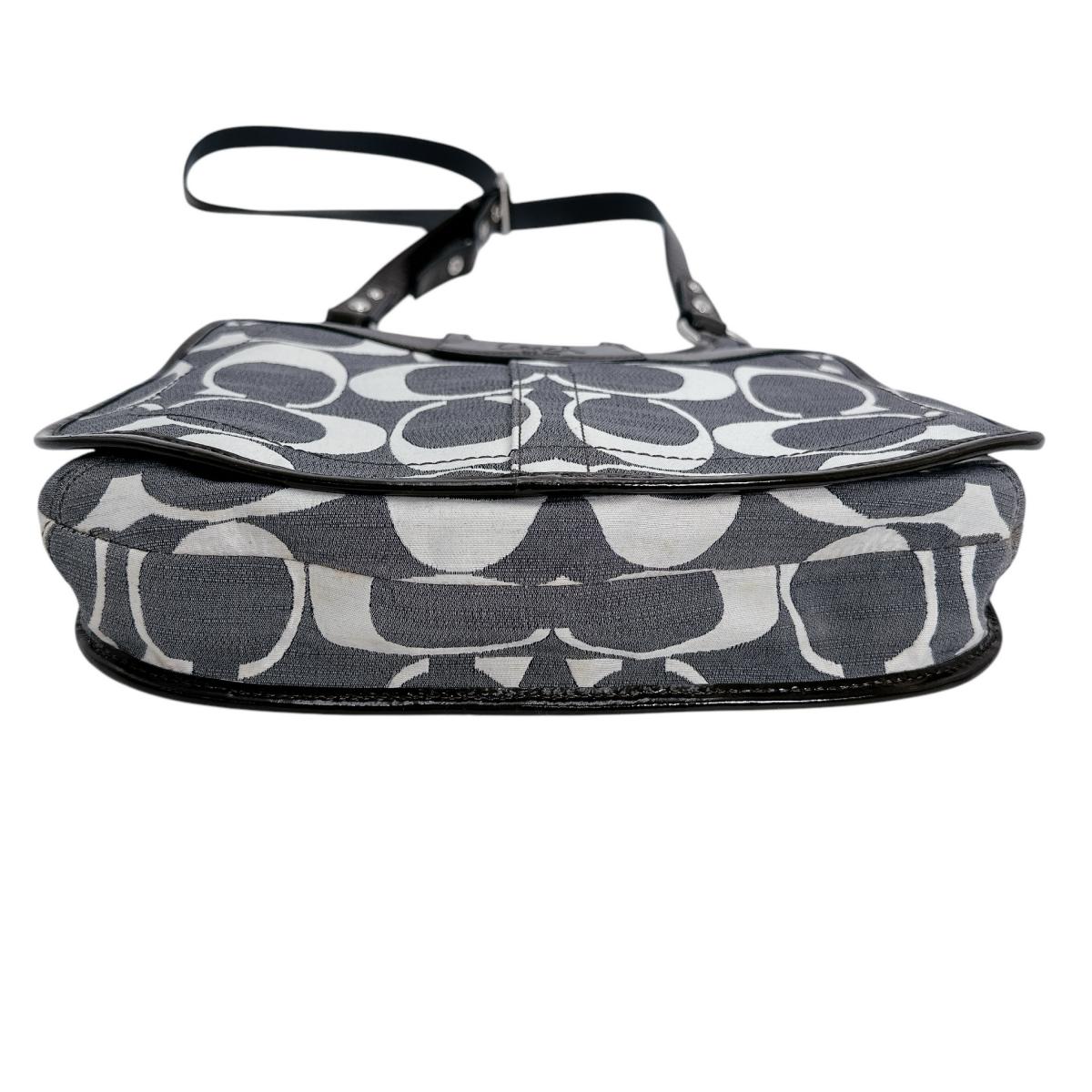 コーチ COACH ショルダーバッグ
ショルダーバッグ シグネクチャー 斜め掛け キャンバス 10869-13292 グレー 【SS】
【中古】