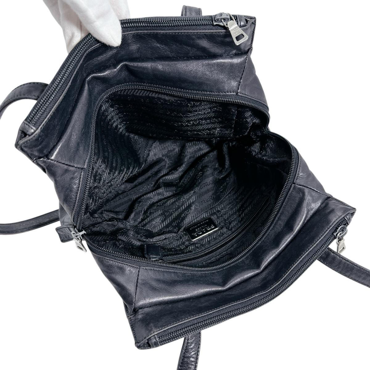 プラダ PRADA トートバッグ
トートバッグ ロゴ型押し レザー ブラック 【SS】
【中古】