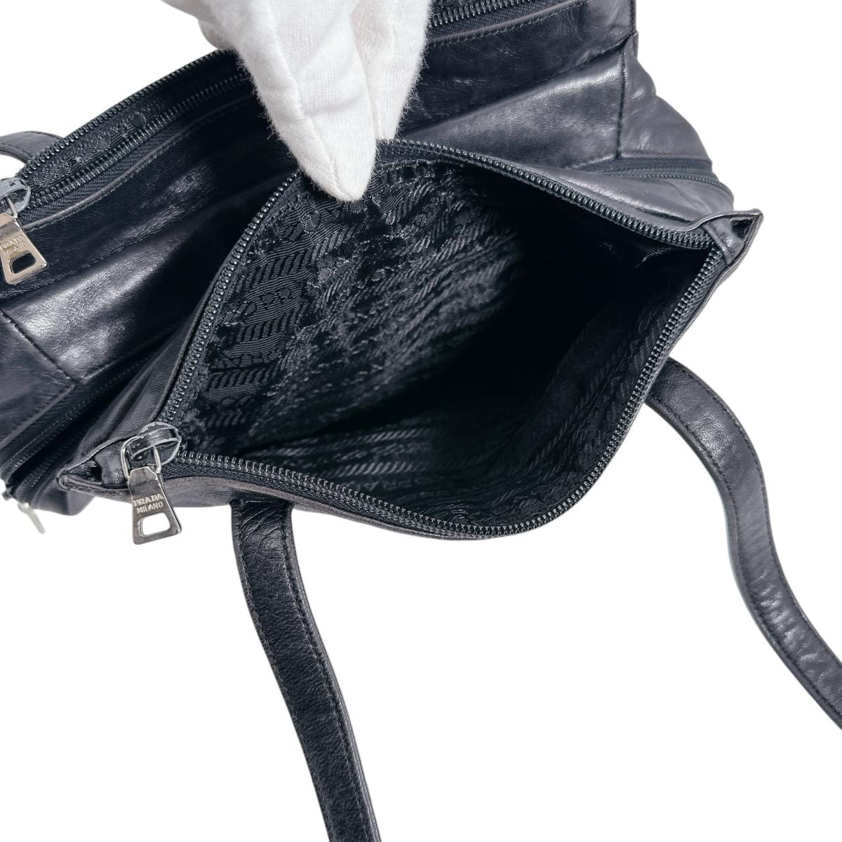 プラダ PRADA トートバッグ
トートバッグ ロゴ型押し レザー ブラック 【SS】
【中古】