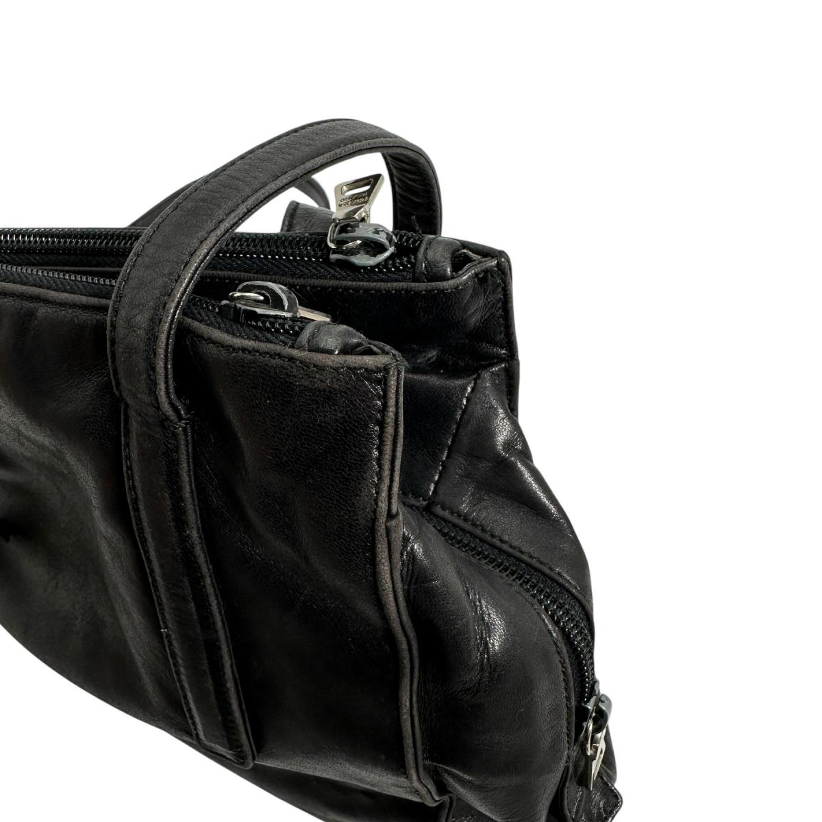 プラダ PRADA トートバッグ
トートバッグ ロゴ型押し レザー ブラック 【SS】
【中古】