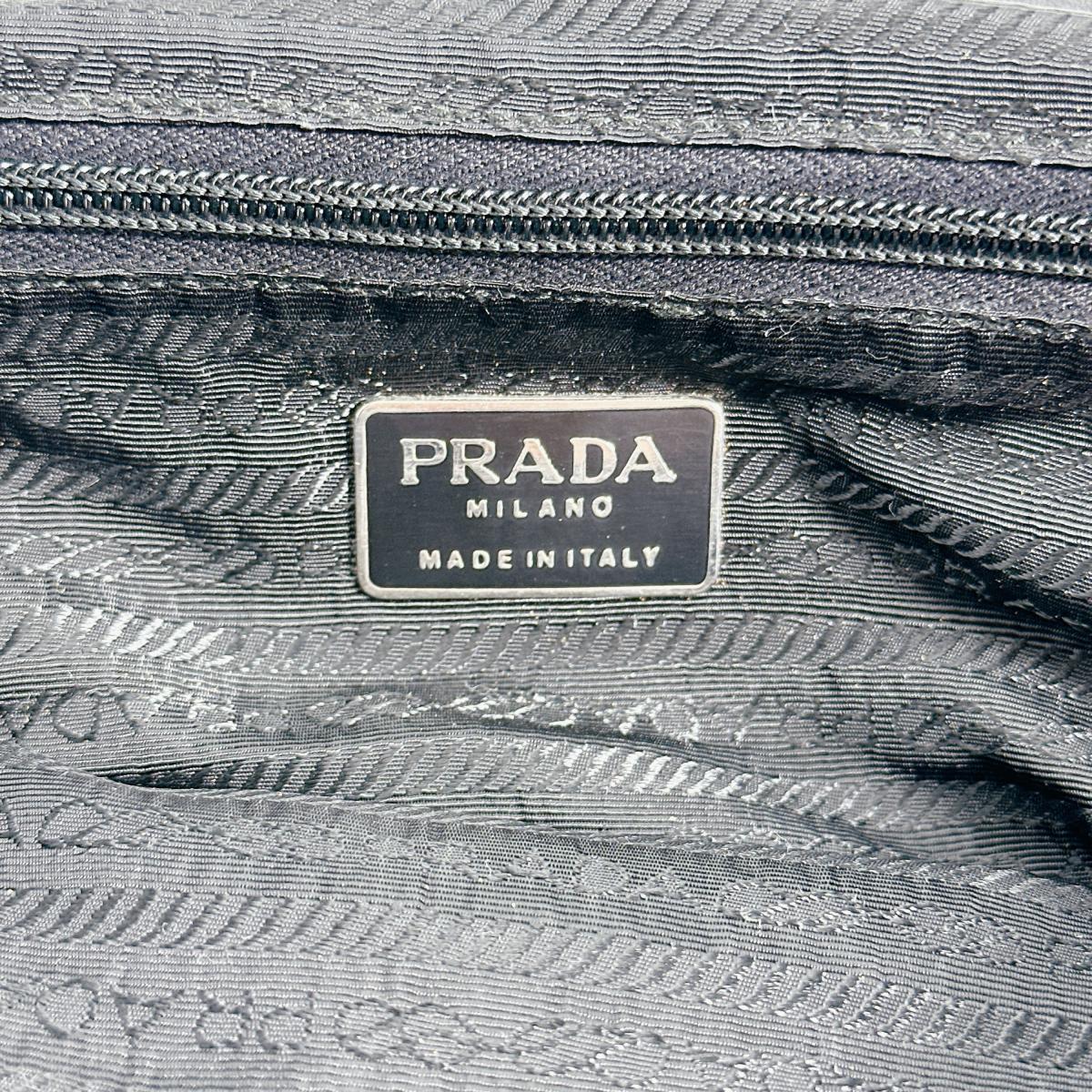 プラダ PRADA トートバッグ
トートバッグ ロゴ型押し レザー ブラック 【SS】
【中古】