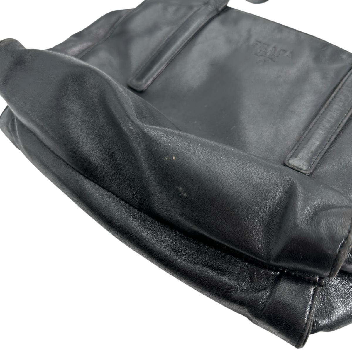 プラダ PRADA トートバッグ
トートバッグ ロゴ型押し レザー ブラック 【SS】
【中古】