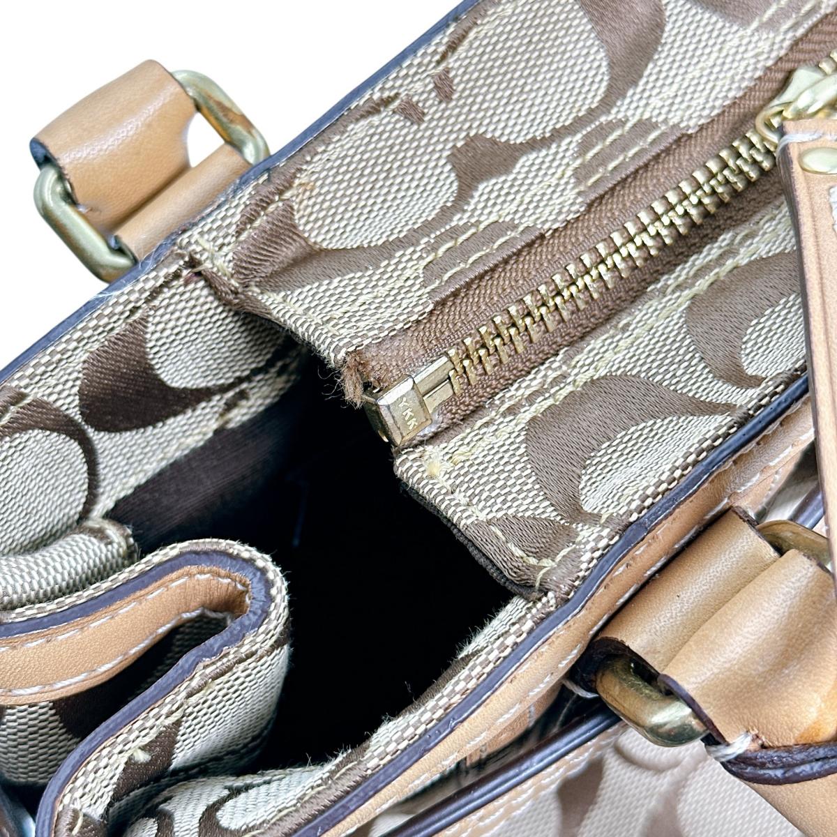 コーチ COACH ハンドバッグ
ハンドバッグ キャリオール ハンプトンズシグネチャー キャンバス G1073-F10507 カーキ×ブラウン 【SS】
【中古】