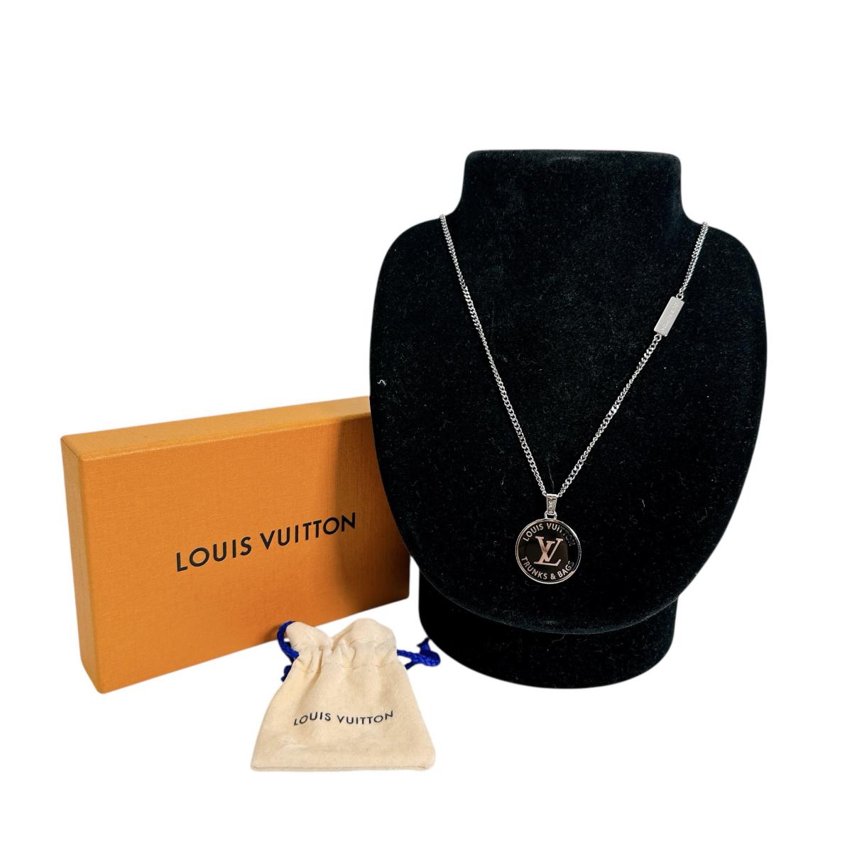 ルイヴィトン LOUIS VUITTON ネックレス
アクセサリー コリエ・LV アワード 真鍮 M00911 シルバー LV
【SS】
【中古】