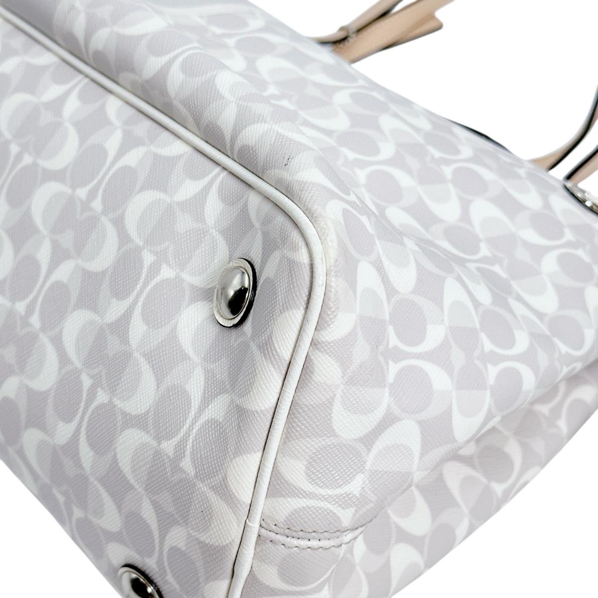 コーチ COACH トートバッグ
トートバッグ シグネチャー D1453-F29183 ホワイト 【SS】
【中古】