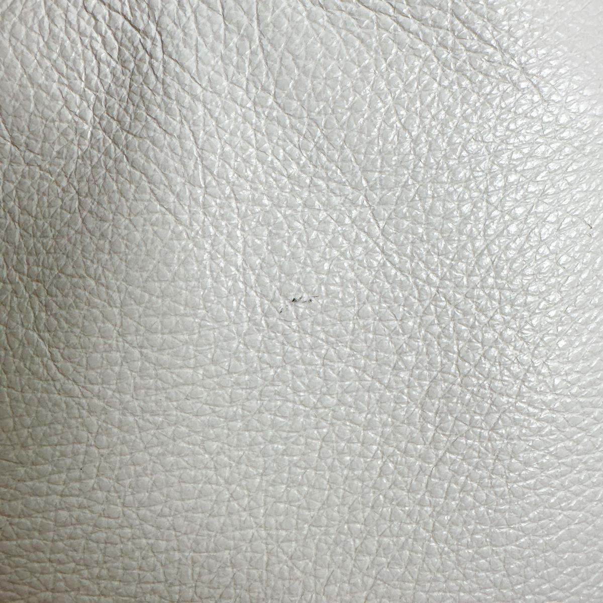 マイケルコース Michael Kors トートバッグ
ハンドバッグ A4対応 タッセルチャーム付 レザー ホワイト 【SS】
【中古】