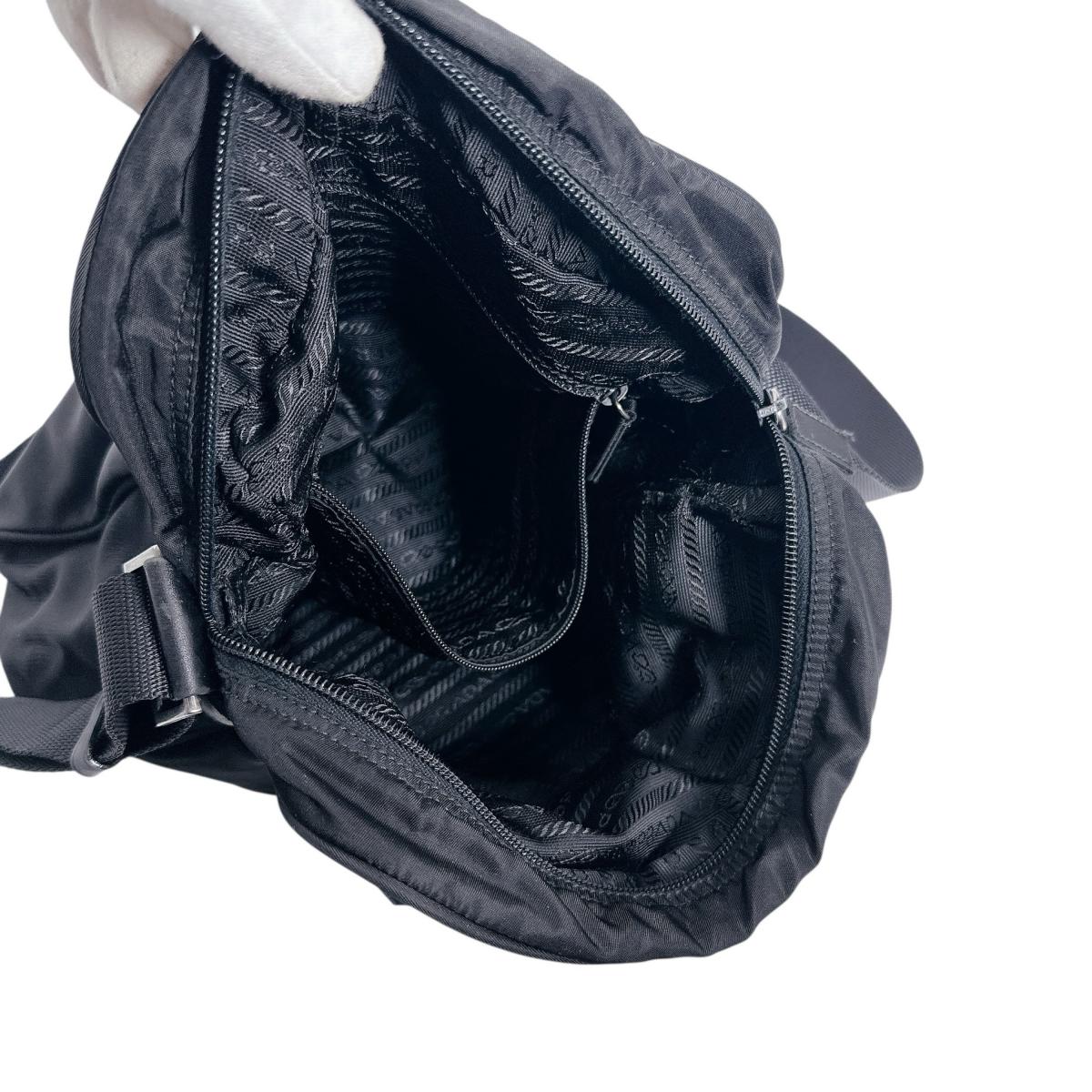 プラダ PRADA ショルダーバッグ
ボディバッグ 斜め掛け トライアングルロゴ ナイロン BT0168 ブラック 【SS】
【中古】