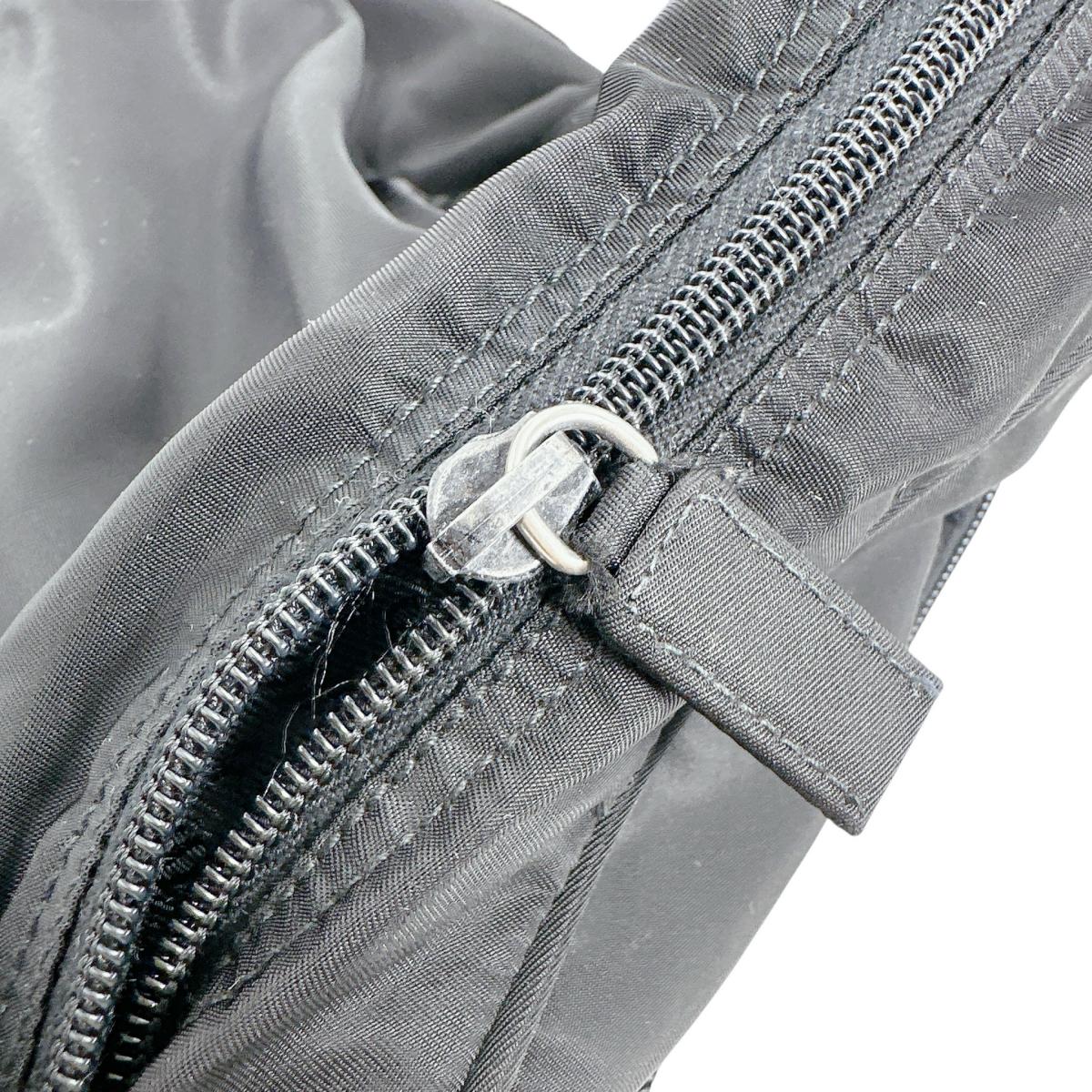 プラダ PRADA ショルダーバッグ
ボディバッグ 斜め掛け トライアングルロゴ ナイロン BT0168 ブラック 【SS】
【中古】
