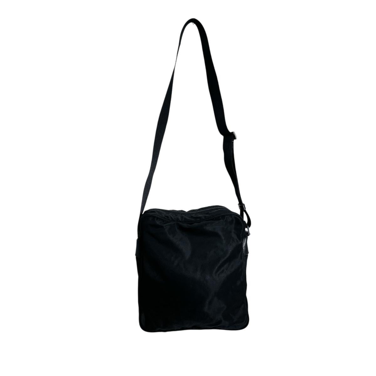 プラダ PRADA ショルダーバッグ
ボディバッグ 斜め掛け トライアングルロゴ ナイロン BT0168 ブラック 【SS】
【中古】