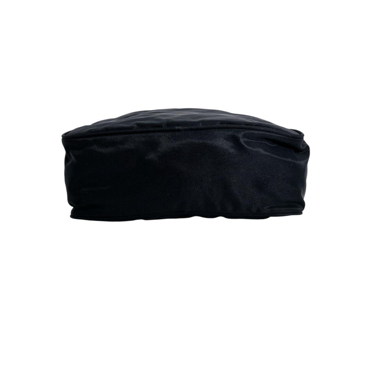 プラダ PRADA ショルダーバッグ
ボディバッグ 斜め掛け トライアングルロゴ ナイロン BT0168 ブラック 【SS】
【中古】