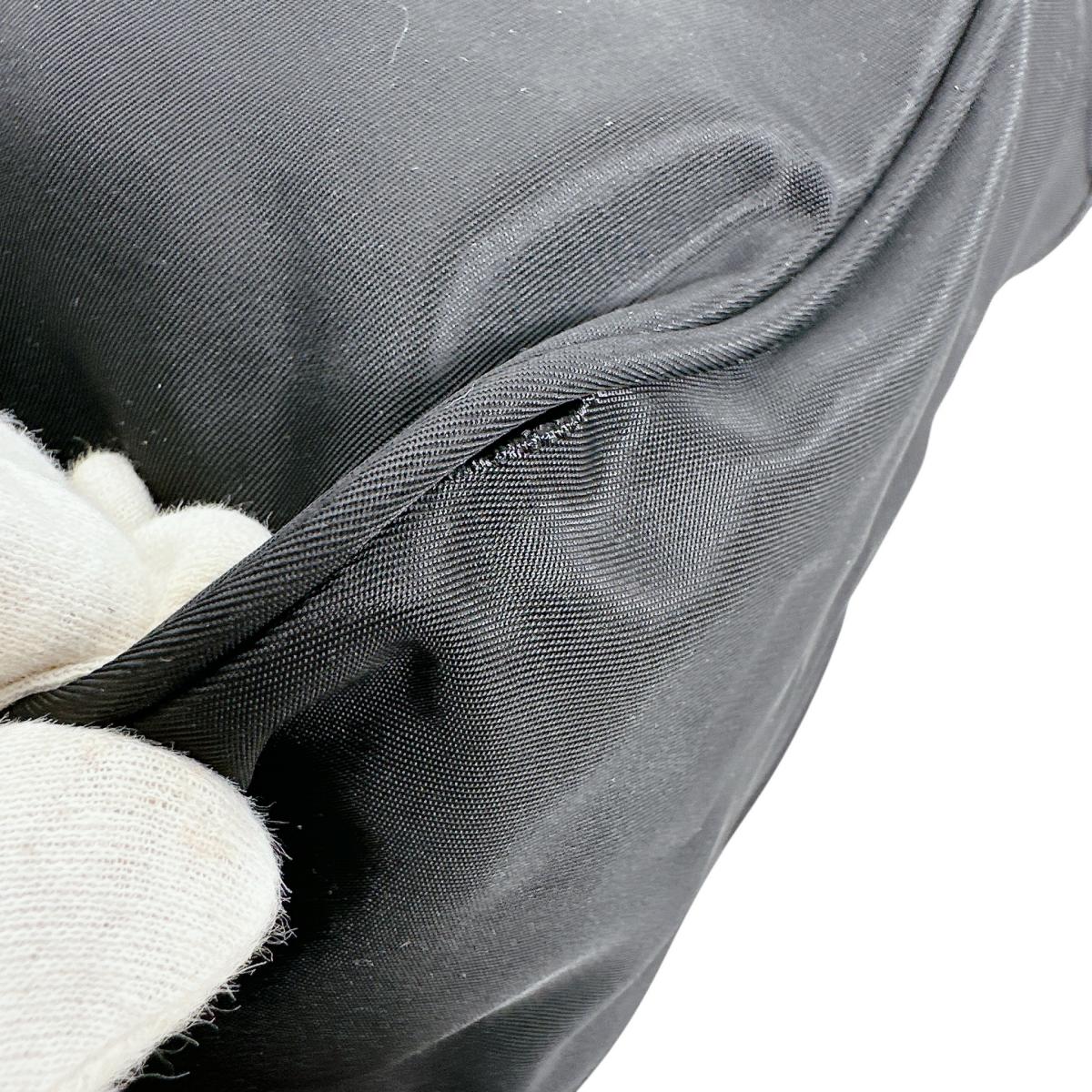 プラダ PRADA ショルダーバッグ
ボディバッグ 斜め掛け トライアングルロゴ ナイロン BT0168 ブラック 【SS】
【中古】