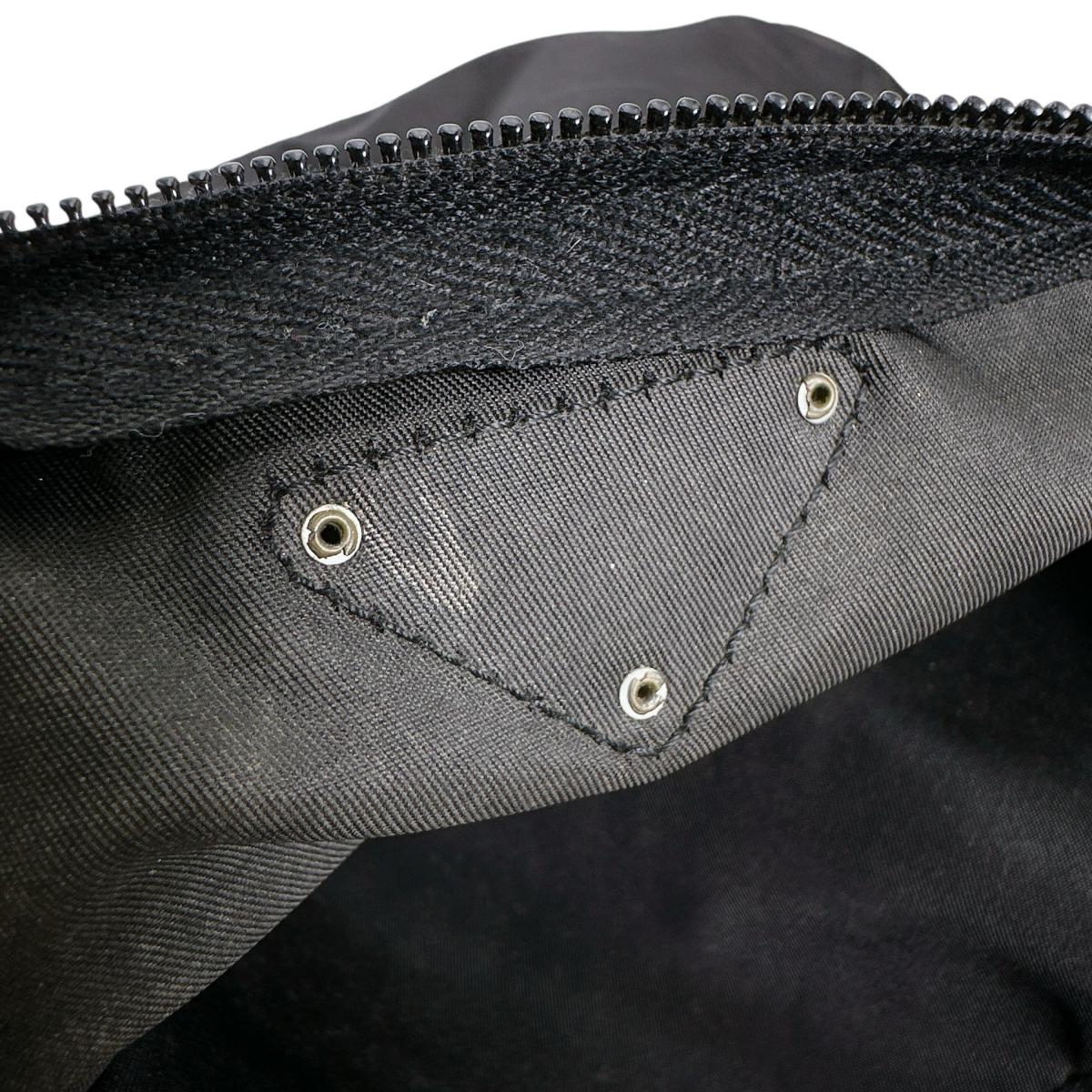 プラダ PRADA ショルダーバッグ
ボディバッグ トライアングルロゴ ナイロン ブラック 【SS】
【中古】