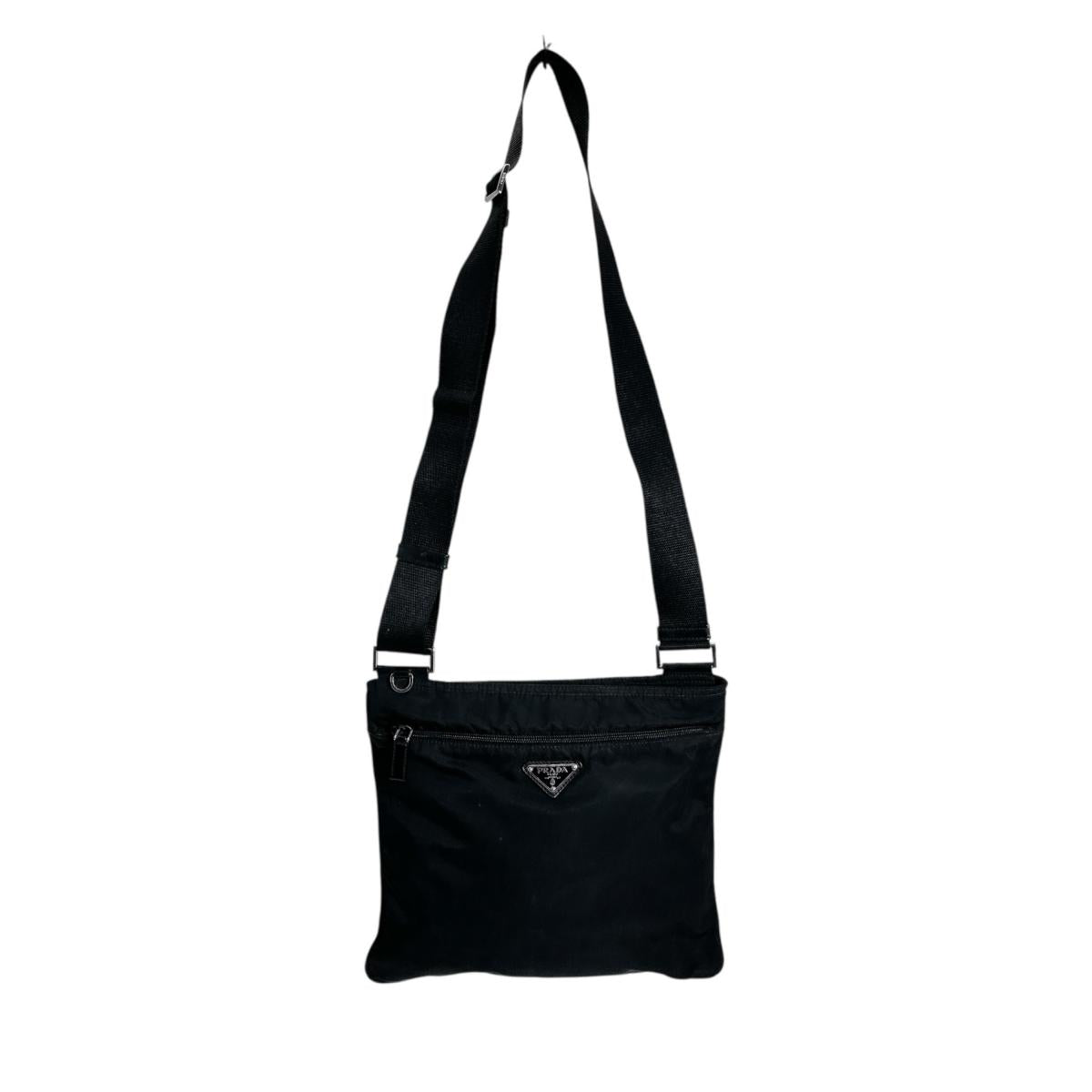 プラダ PRADA ショルダーバッグ
ボディバッグ トライアングルロゴ ナイロン ブラック 【SS】
【中古】