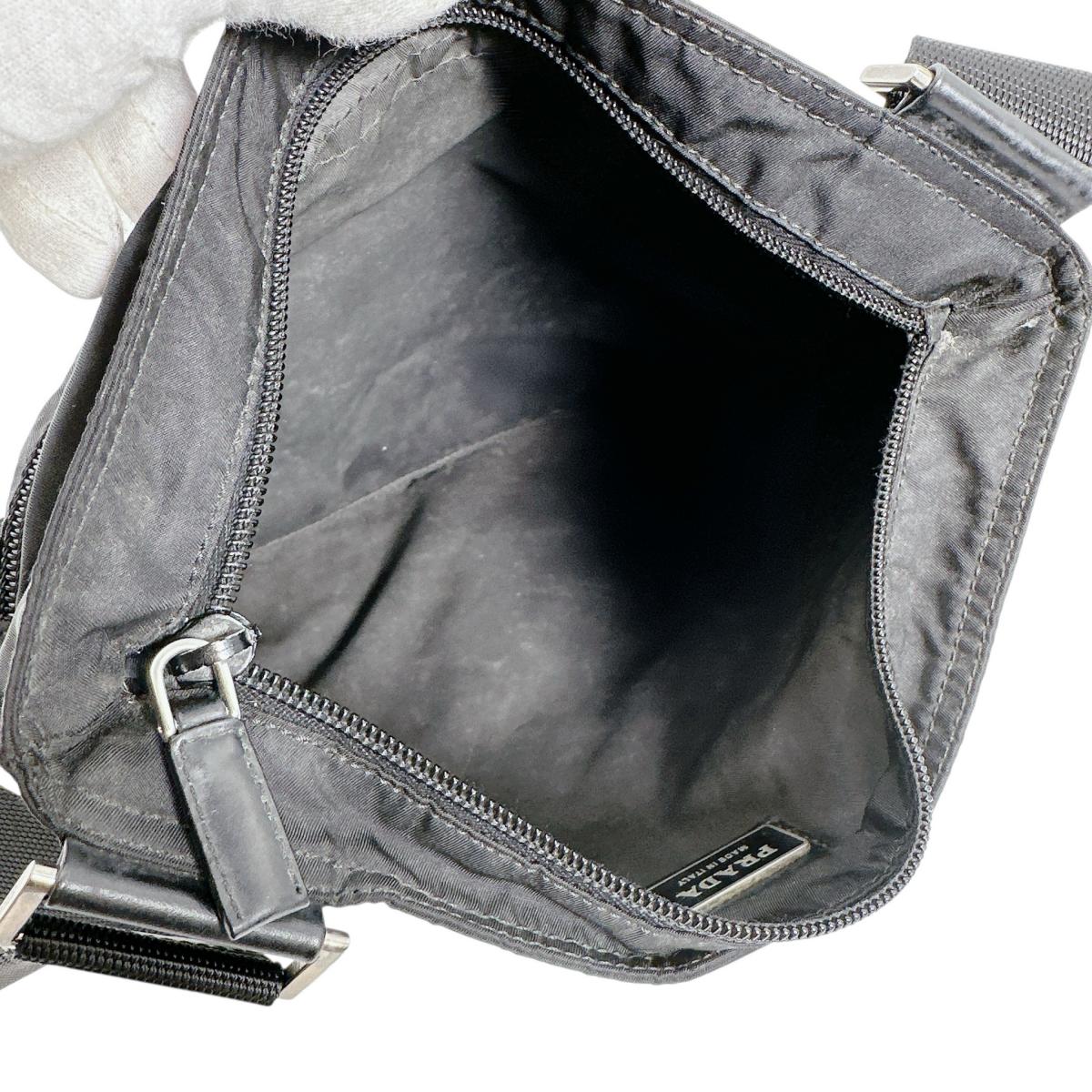 プラダ PRADA ショルダーバッグ
ボディバッグ トライアングルロゴ ナイロン ブラック 【SS】
【中古】