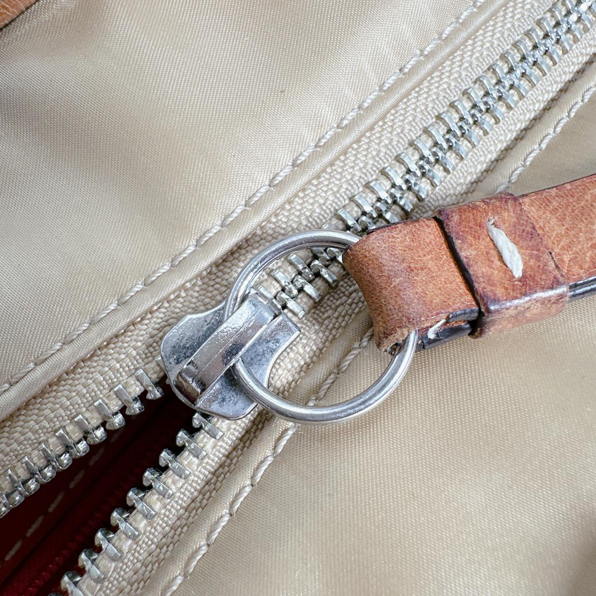 コーチ COACH ハンドバッグ
トートバッグ 無地 シグネチャー ナイロン MO682-10663 ゴールド 【SS】
【中古】