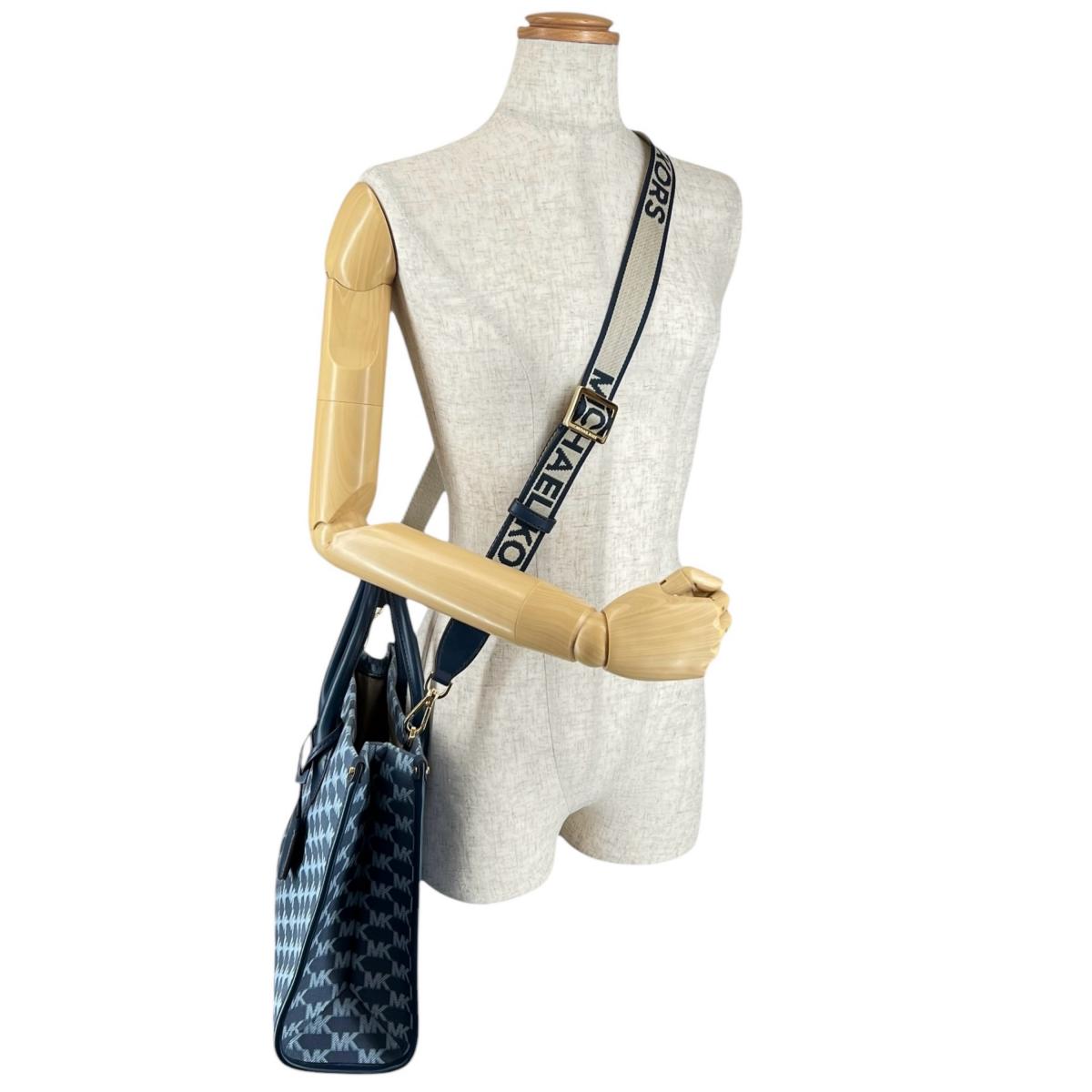 マイケルコース Michael Kors ハンドバッグ
2WAYバッグ ショルダーバッグ キャンバス 35S2G7ZT6J ブルー 【SS】
【中古】