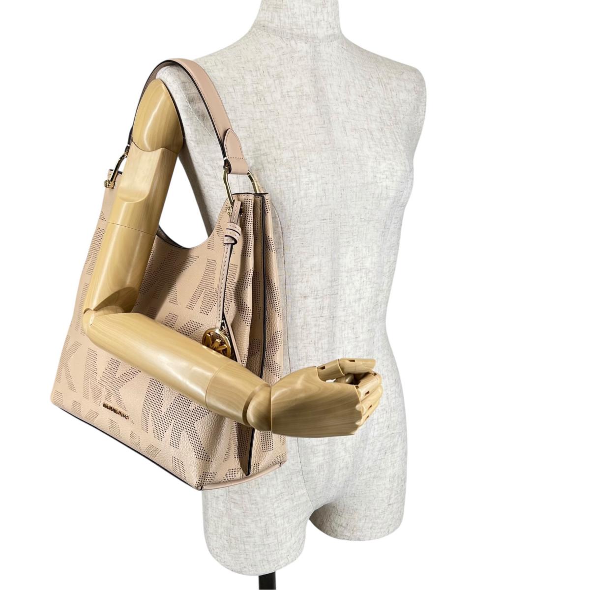 マイケルコース Michael Kors トートバッグ
トートバッグ 大容量 Joan Slouchy レザー 35T1GV9L3L ベージュ 【SS】
【中古】