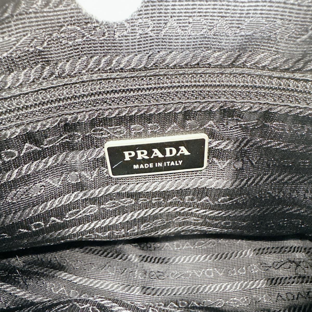 プラダ PRADA ショルダーバッグ
クロスボディバック Re-Nylon 三角ロゴ ナイロン ブラック 【SS】
【中古】