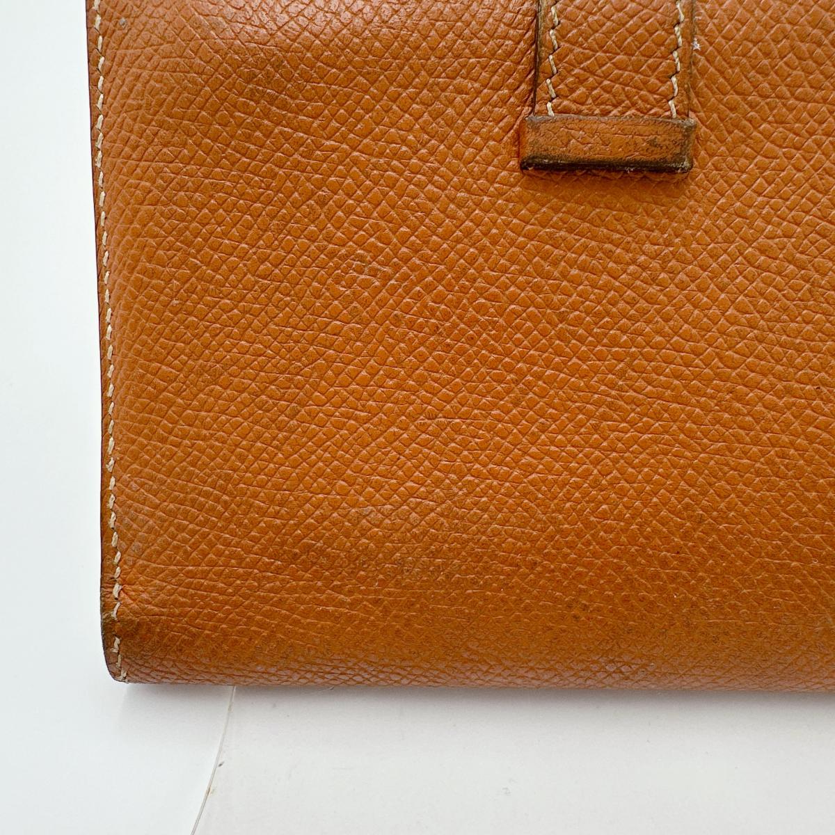 エルメス HERMES 二つ折り財布
2つ折り財布 SV金具 ベアンコンパクト ブラウン 【SS】
【中古】
