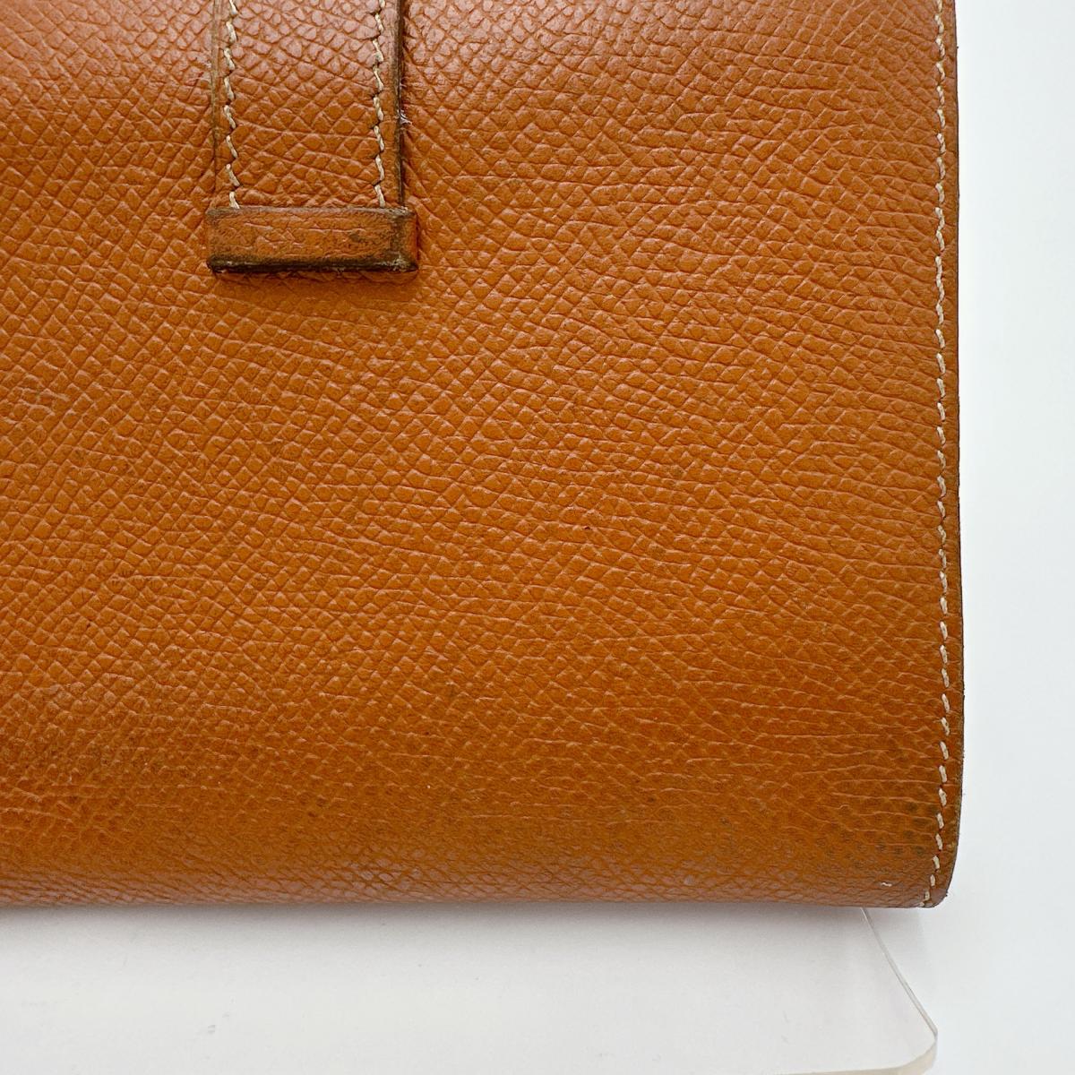 エルメス HERMES 二つ折り財布
2つ折り財布 SV金具 ベアンコンパクト ブラウン 【SS】
【中古】