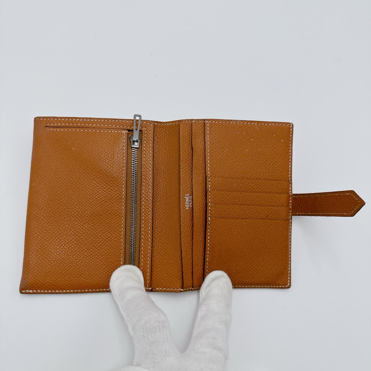 エルメス HERMES 二つ折り財布
2つ折り財布 SV金具 ベアンコンパクト ブラウン 【SS】
【中古】