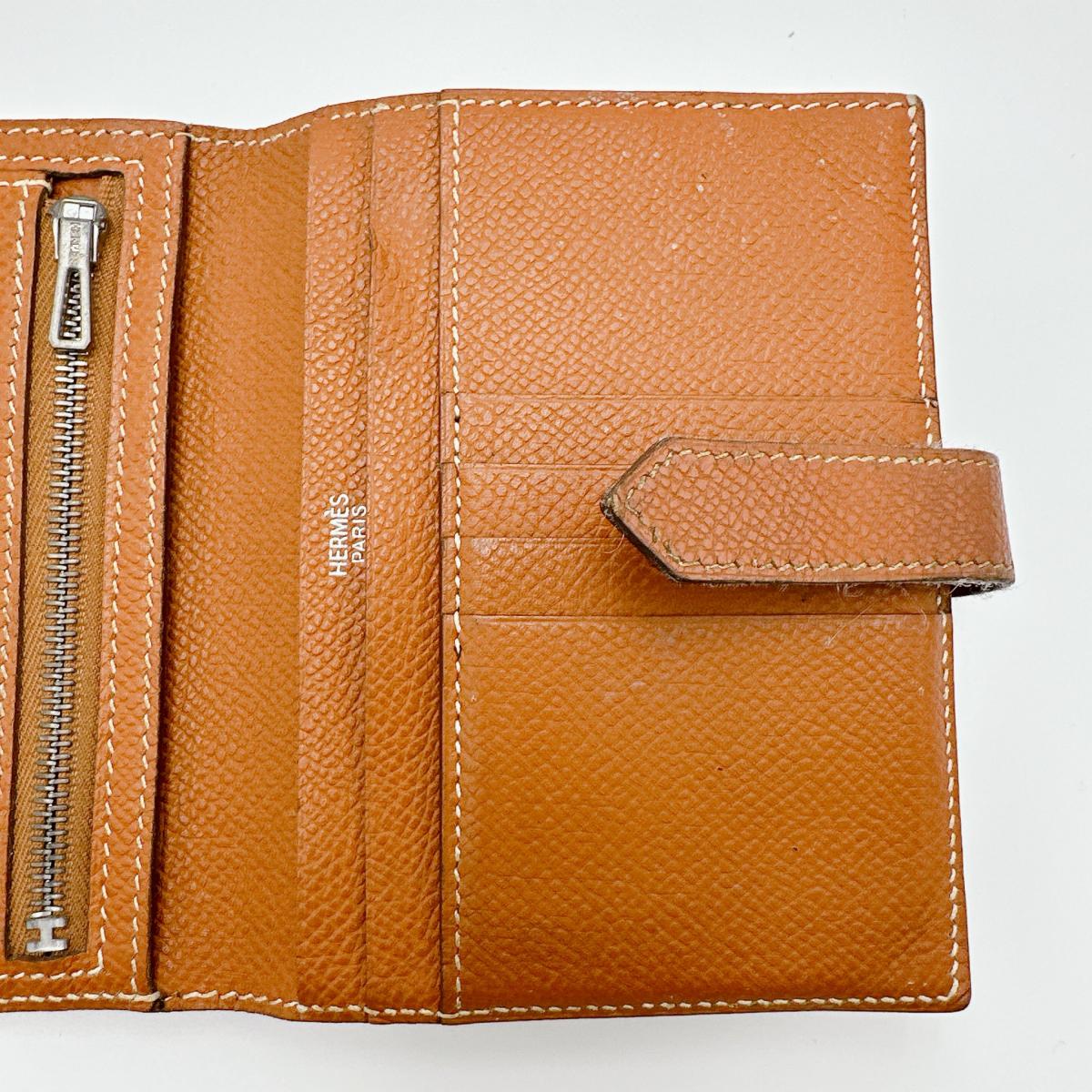 エルメス HERMES 二つ折り財布
2つ折り財布 SV金具 ベアンコンパクト ブラウン 【SS】
【中古】