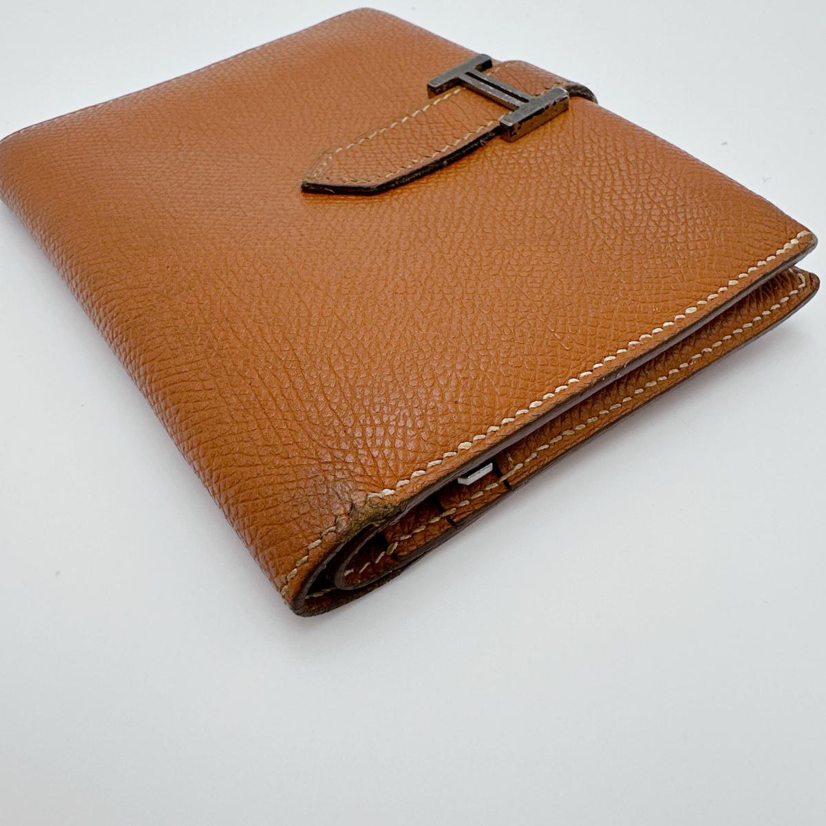 エルメス HERMES 二つ折り財布
2つ折り財布 SV金具 ベアンコンパクト ブラウン 【SS】
【中古】