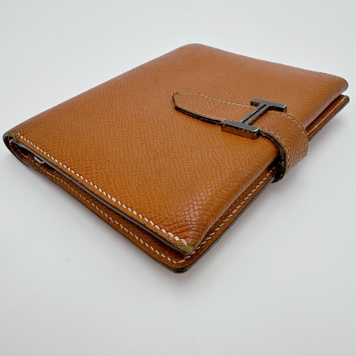 エルメス HERMES 二つ折り財布
2つ折り財布 SV金具 ベアンコンパクト ブラウン 【SS】
【中古】