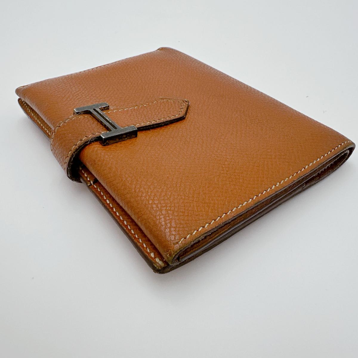 エルメス HERMES 二つ折り財布
2つ折り財布 SV金具 ベアンコンパクト ブラウン 【SS】
【中古】
