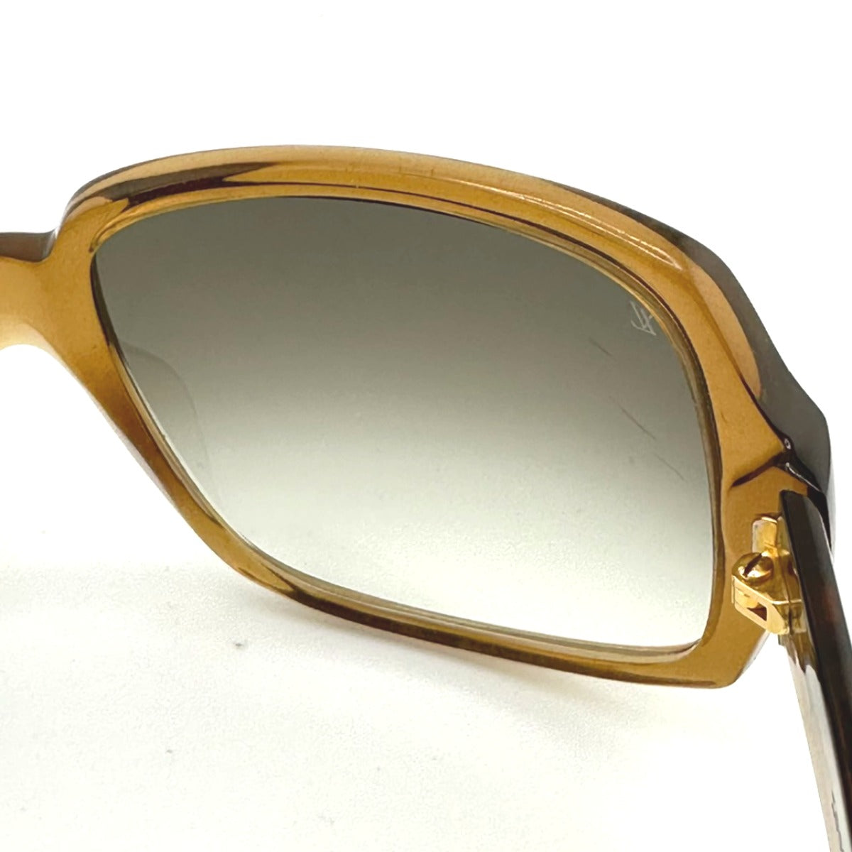 ルイヴィトン LOUIS VUITTON サングラス
サングラス グラデーション オプセシオン・カレ プラスチック Z0025 ブラウン LV
【SS】
【中古】