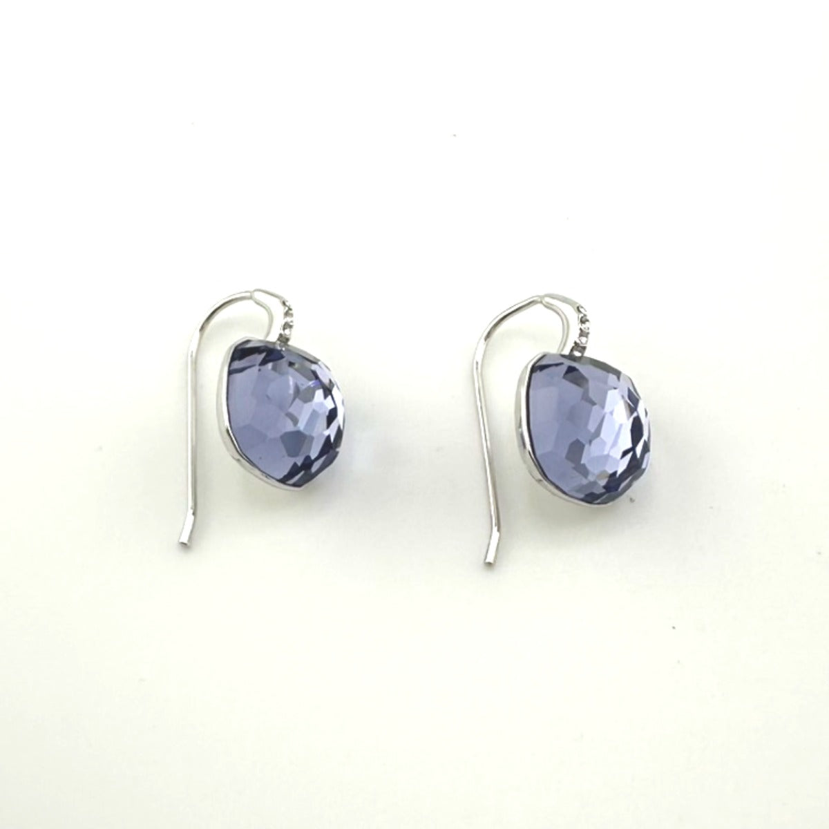 スワロフスキー SWAROVSKI ピアス
ドロップピアス クリスタル シルバー 【SS】
【中古】