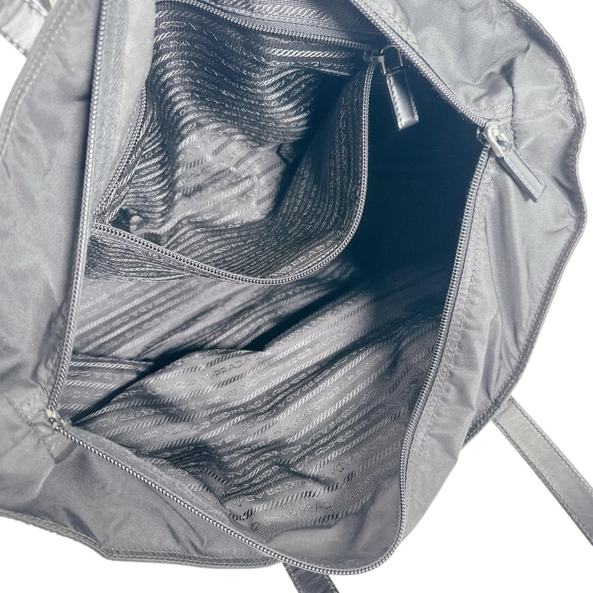 プラダ PRADA トートバッグ
ハンドバッグ トライアングルロゴ ナイロン ブラック 【SS】
【中古】