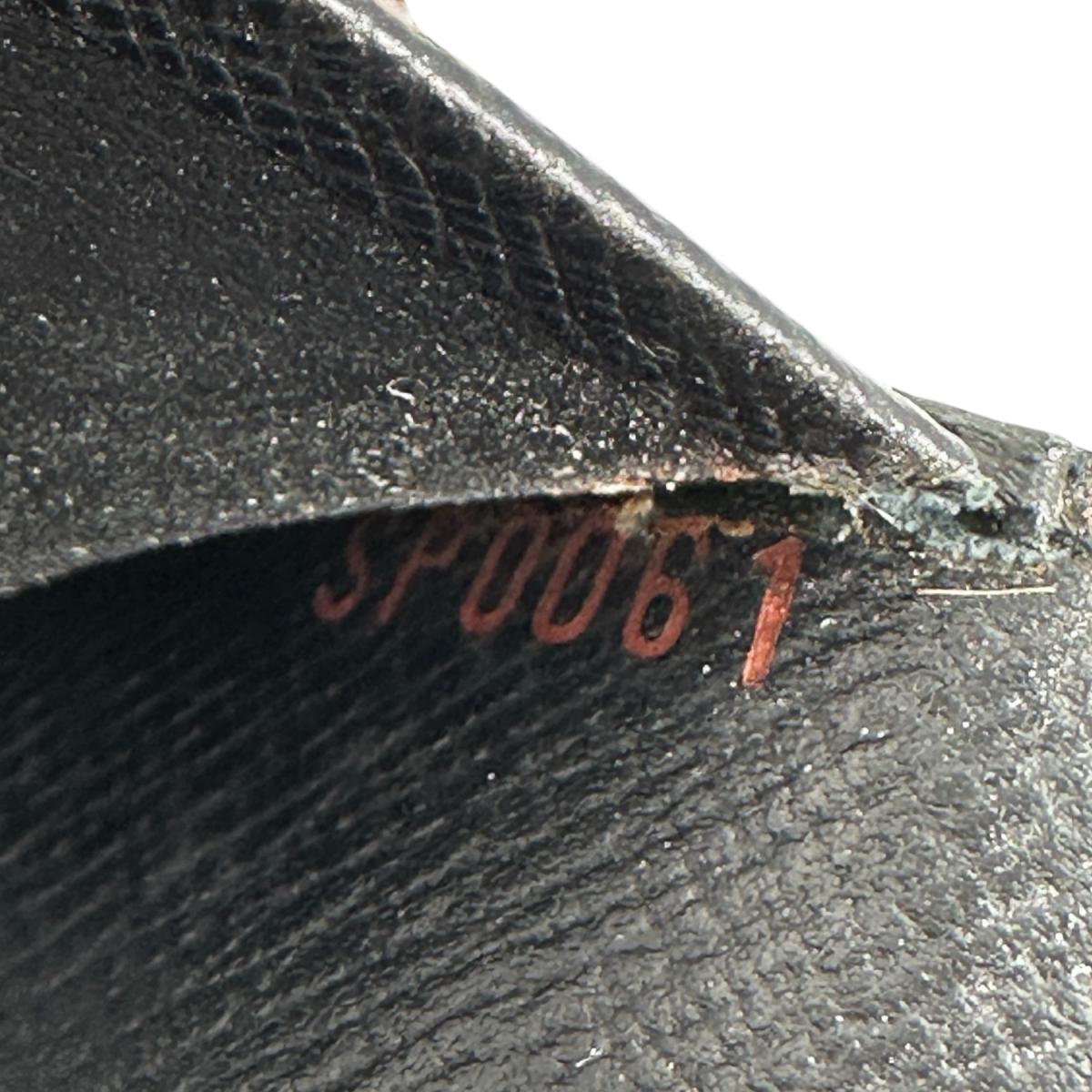 ルイヴィトン LOUIS VUITTON 手帳カバー
システム手帳カバー エピ アジェンダMM エピレザー R20042 ノワール LV
【SS】
【中古】