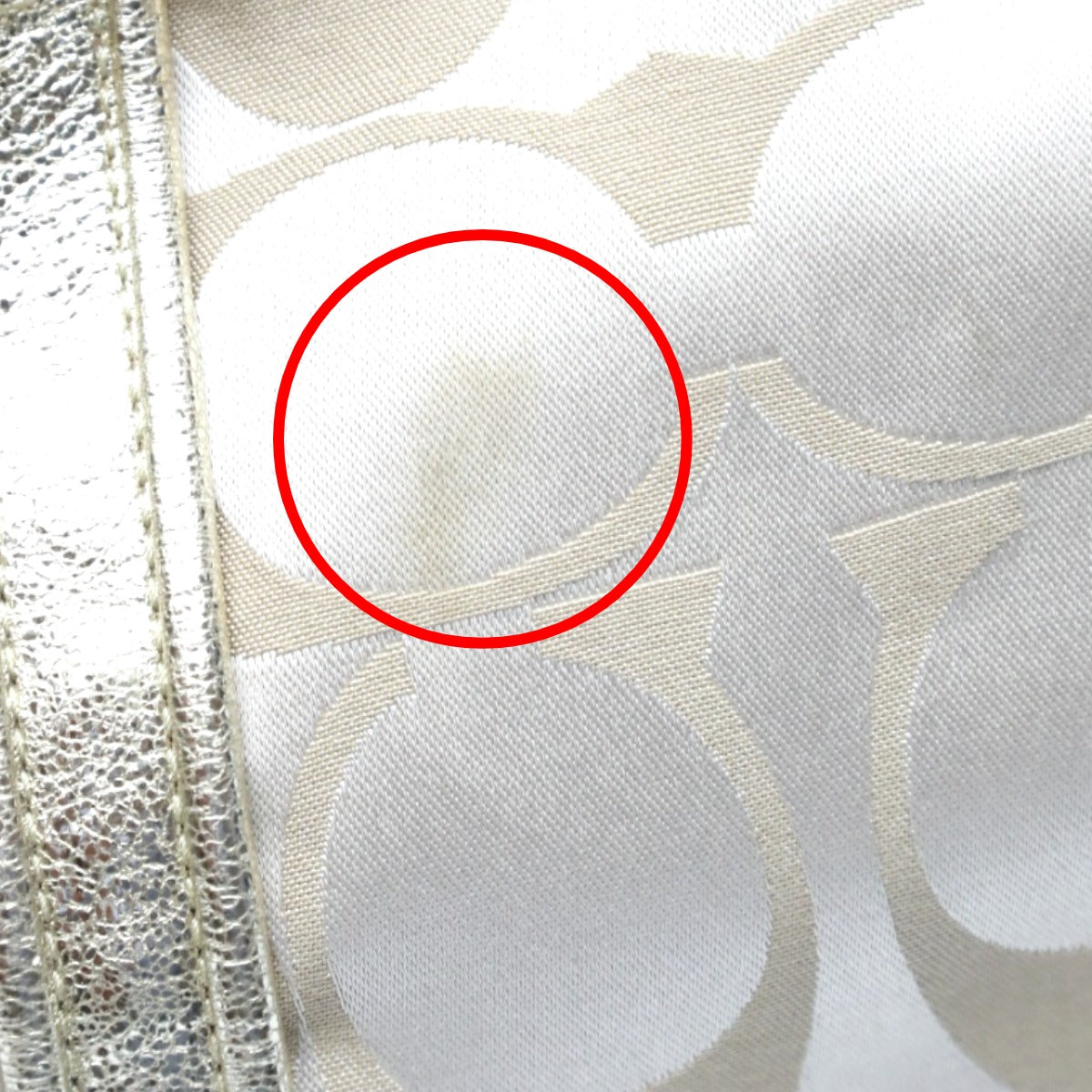 コーチ COACH トートバッグ
ショルダーバッグ シグネチャー ポピー サテン スポットライト レザー 13843 ベージュ×ゴールド 【SS】
【中古】