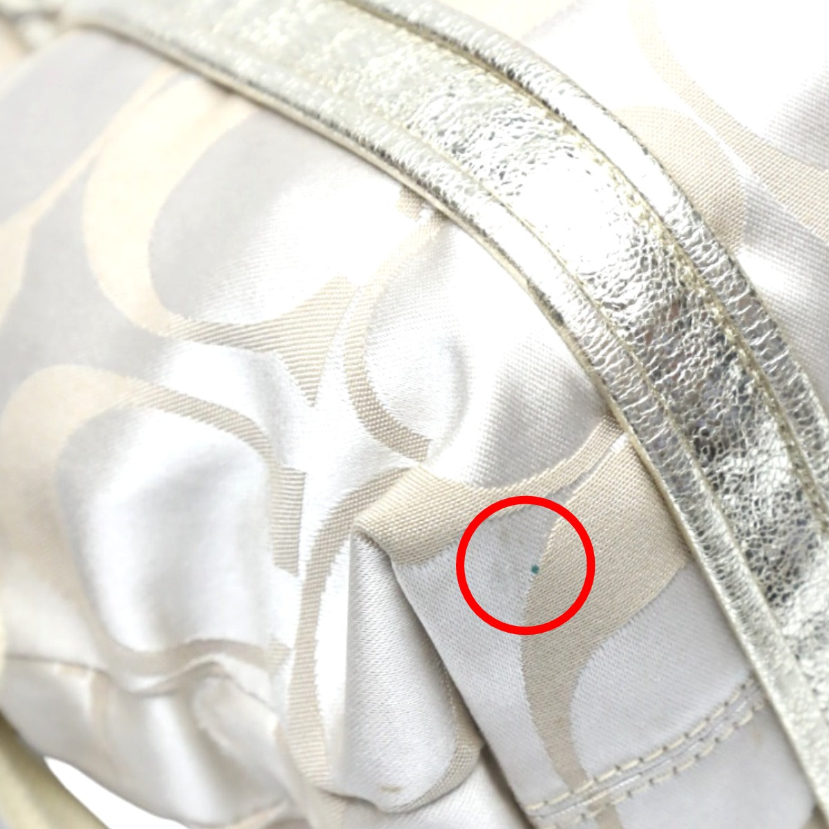 コーチ COACH トートバッグ
ショルダーバッグ シグネチャー ポピー サテン スポットライト レザー 13843 ベージュ×ゴールド 【SS】
【中古】
