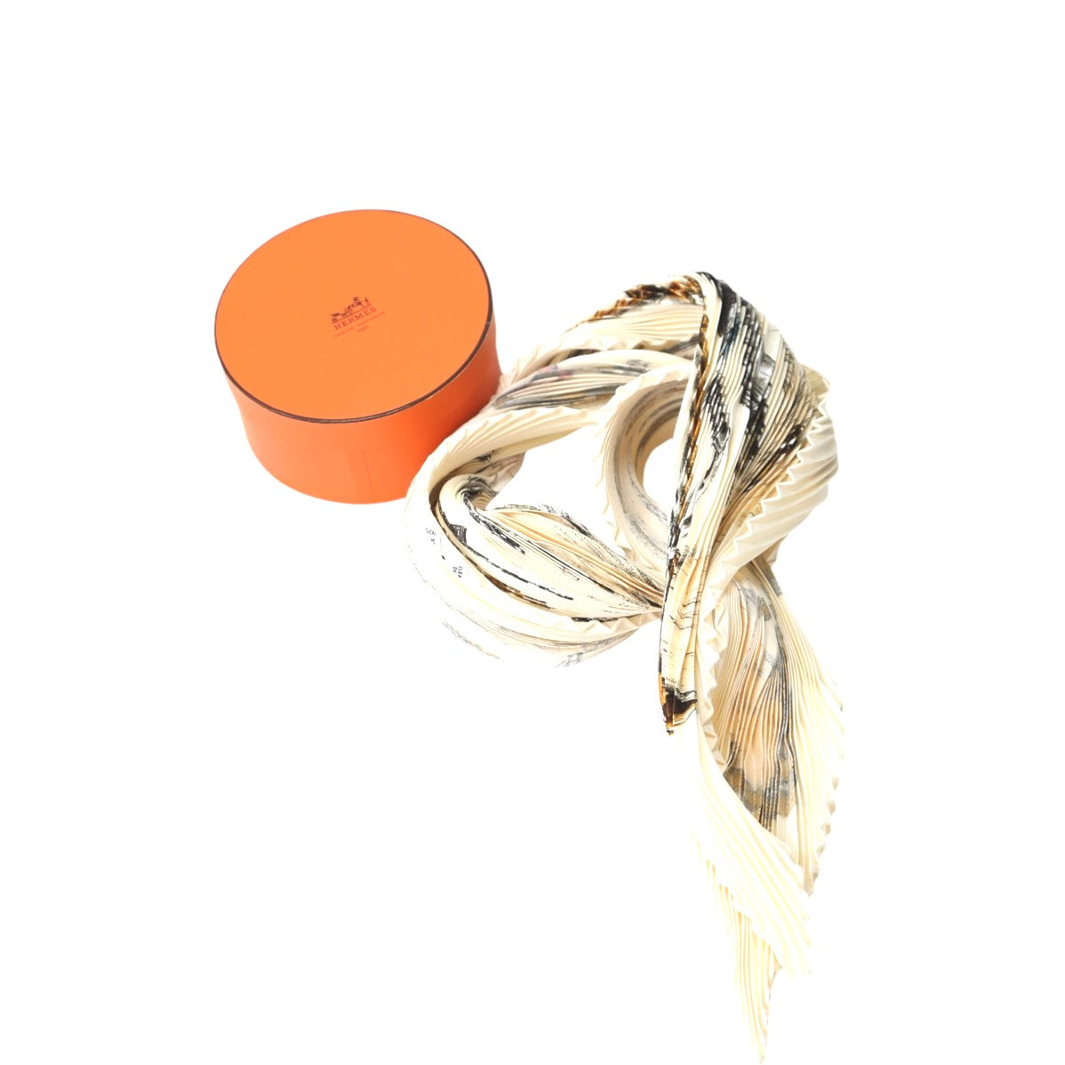 エルメス HERMES スカーフ
プリーツスカーフ A propos de Bottes シルク100% シルク ホワイト 【SS】
【中古】