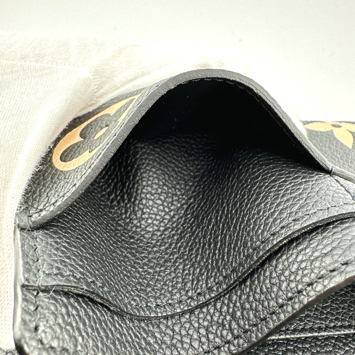 ルイヴィトン LOUIS VUITTON 長財布
長財布 アンプラント ポルトフォイユ・サラ モノグラムアンプラント M80496 ブラック LV
【中古】