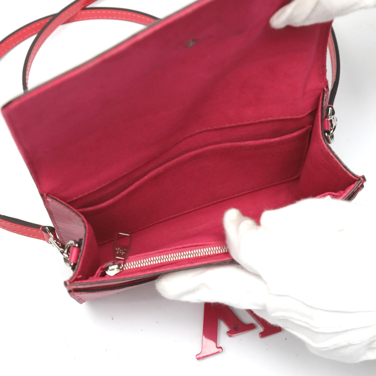 ルイヴィトン LOUIS VUITTON ショルダーバッグ
ポシェット エピ ポシェットルイーズPM エピレザー M41105 ピヴォワンヌ LV
【SS】
【中古】