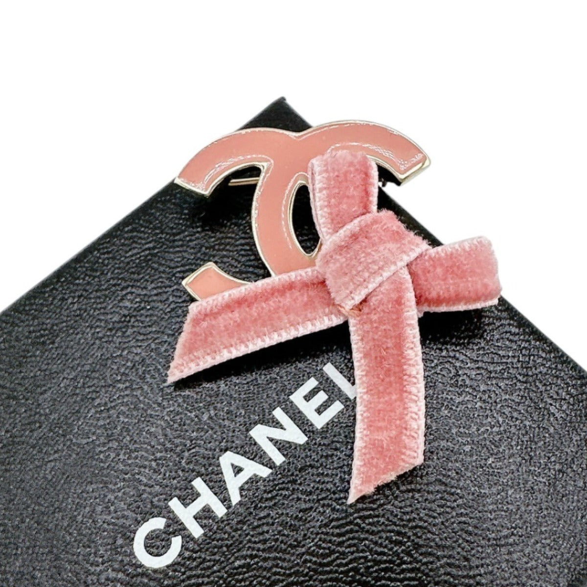 シャネル CHANEL ブローチ
ブローチ リボン ココマーク その他 ピンク 【SS】
【中古】