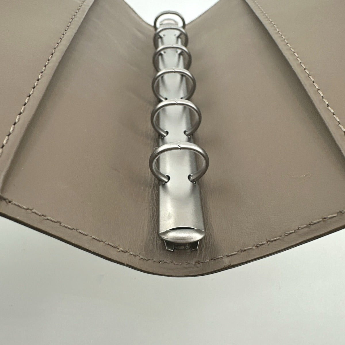 ルイヴィトン LOUIS VUITTON 手帳カバー
システム手帳カバー エピ アジェンダPM エピレザー R2005B ペッパー LV
【SS】
【中古】