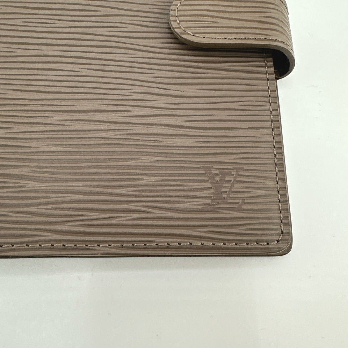 ルイヴィトン LOUIS VUITTON 手帳カバー
システム手帳カバー エピ アジェンダPM エピレザー R2005B ペッパー LV
【SS】
【中古】