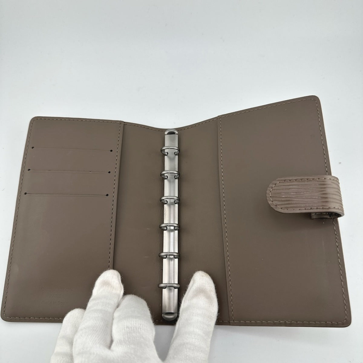 ルイヴィトン LOUIS VUITTON 手帳カバー
システム手帳カバー エピ アジェンダPM エピレザー R2005B ペッパー LV
【SS】
【中古】