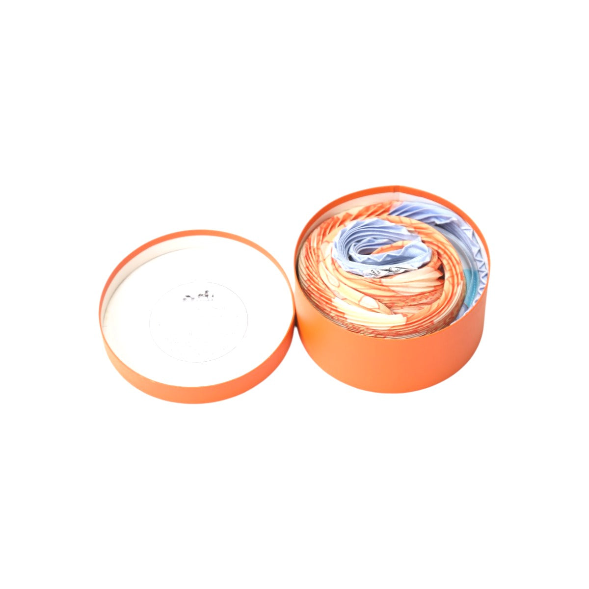 エルメス HERMES スカーフ
プリーツスカーフ カレ90 深海魚 GRANDS FONDS シルク100% シルク オレンジ 【SS】
【中古】