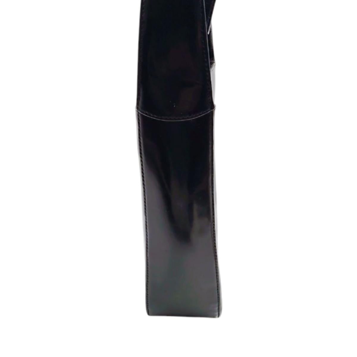 グッチ GUCCI ハンドバッグ
ハンドバック ワンショルダー インターロッキングG エナメル ブラック 【SS】
【中古】